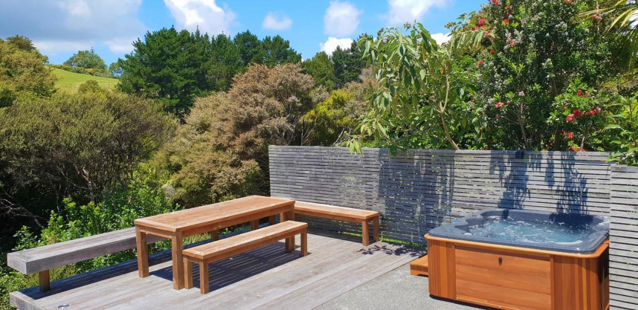 Karaka Sanctuary With Spa Pool By Waiheke Unlimited Oneroa Esterno foto
